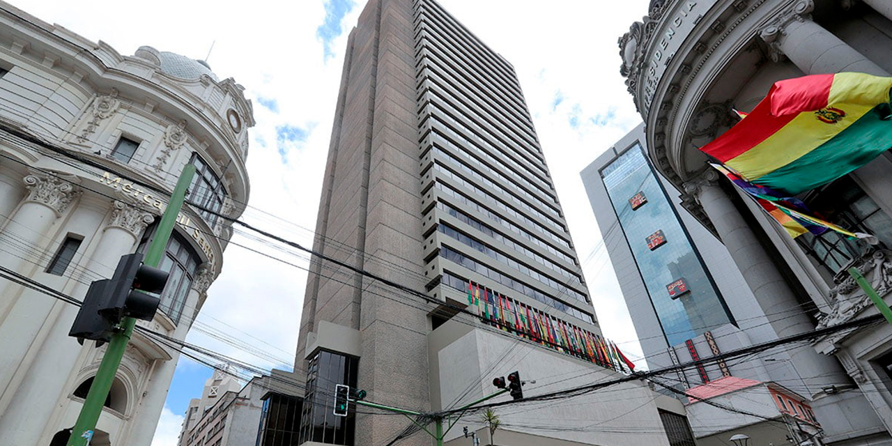 Edificio del BCB, en La Paz. Foto: RRSS