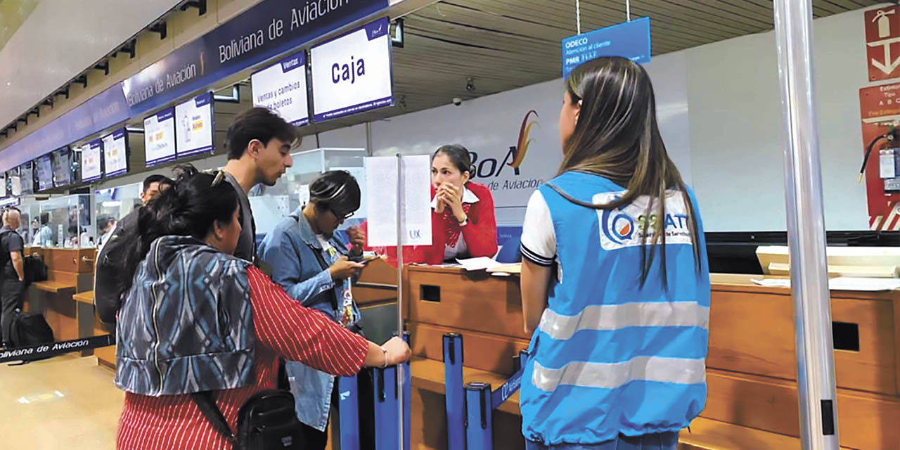 La venta de boletos de la empresa aérea estatal BoA. | Foto: Archivo