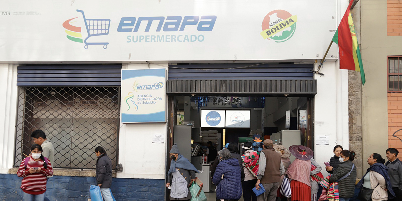  Algunos compradores que acuden a Emapa buscan el producto para revenderlo. Foto: Emapa