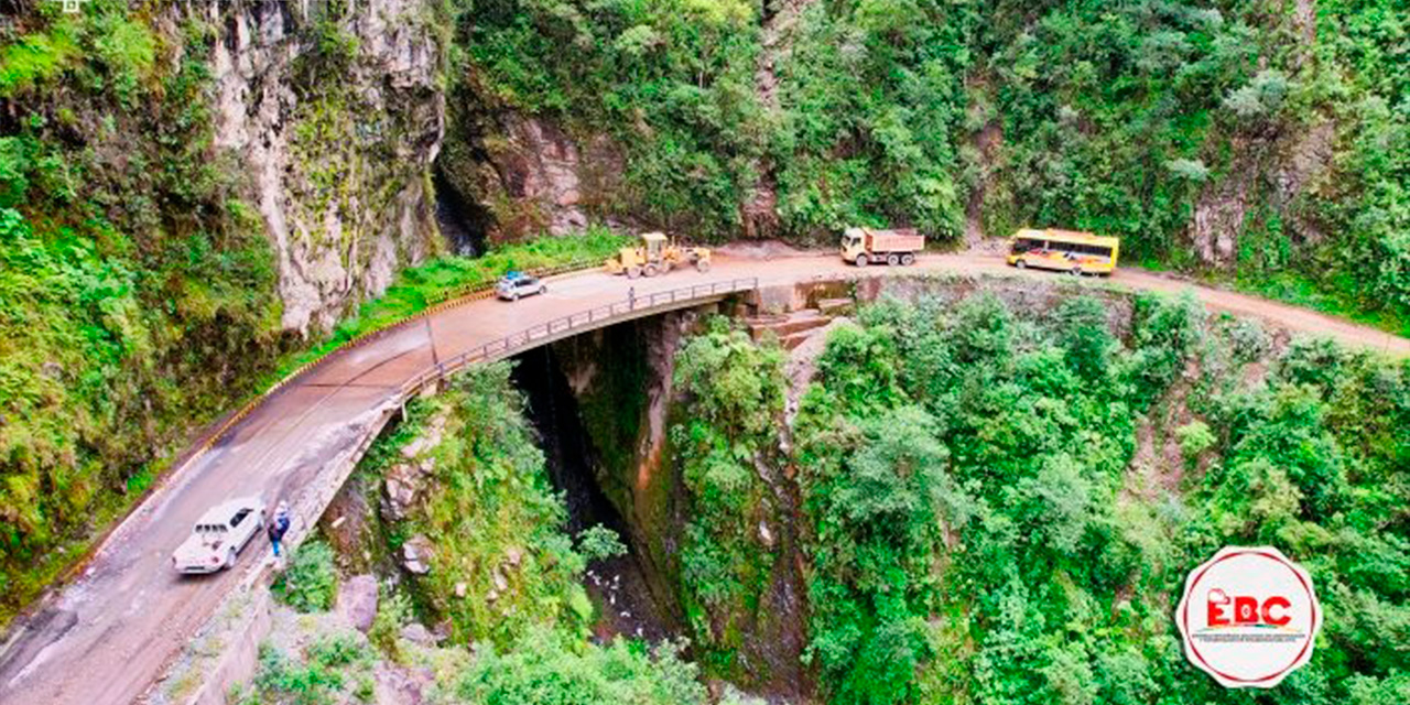 Un sector de la carretera Unduavi-Chulumani. Foto: ABC