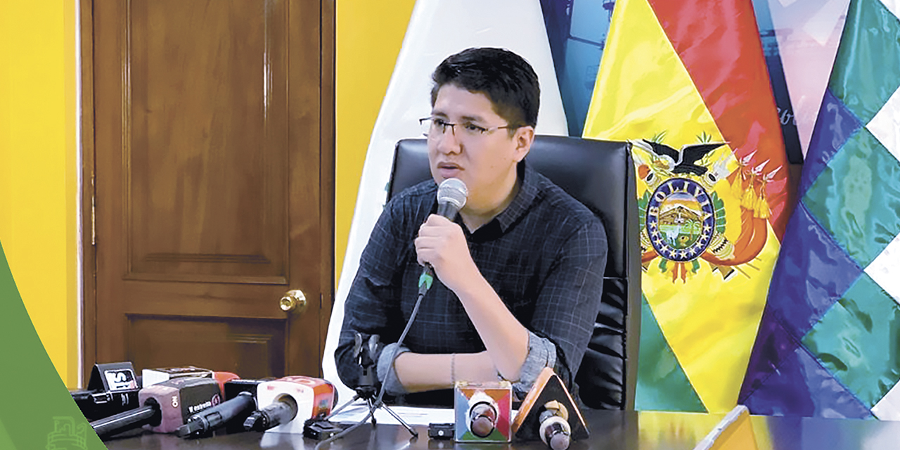 El director de la ANH, Germán Jiménez, en conferencia de prensa.