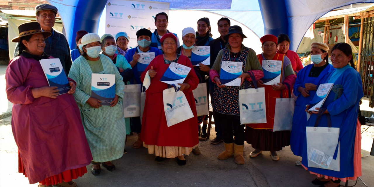 Mujeres que conforman el Comité Warmis ATT Killari. Foto: ATT