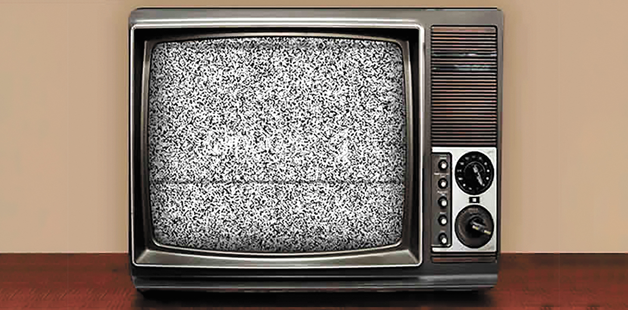 Un televisor antiguo que emite señal analógica. Foto: Internet