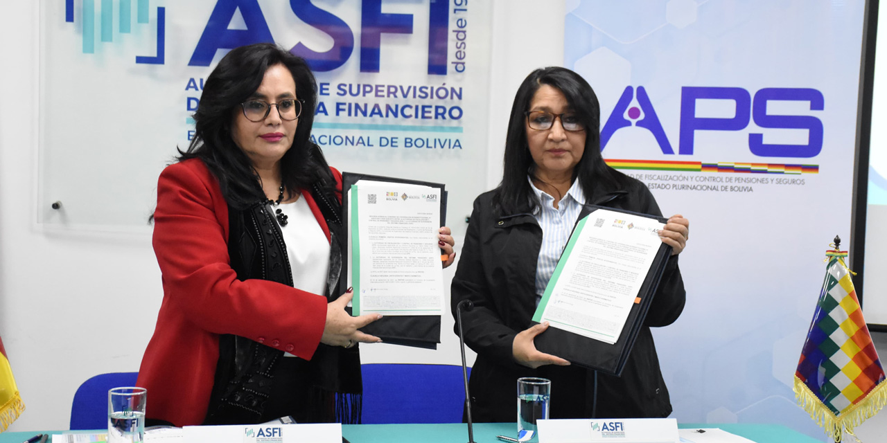 Las directoras de la ASFI y APS, Ivette Espinoza y María Cruz, respectivamente. Foto: Jorge Mamani.