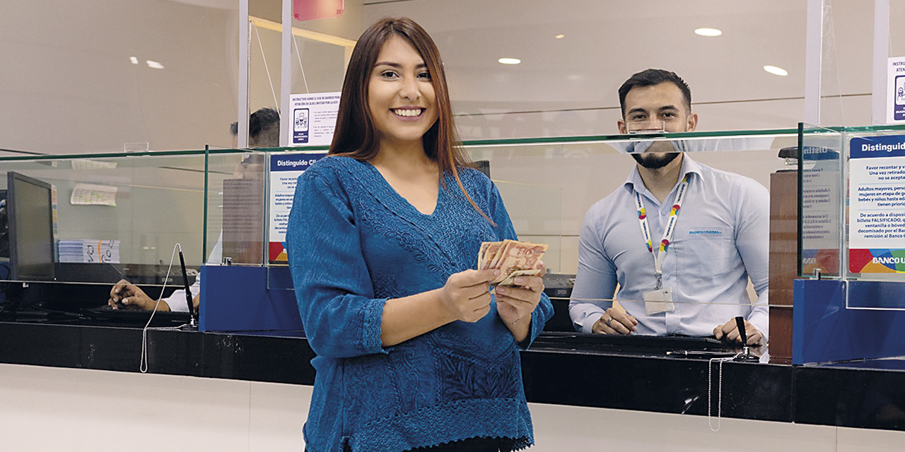 Miles de mujeres accedieron a créditos del Banco Unión.  | Foto: Archivo.