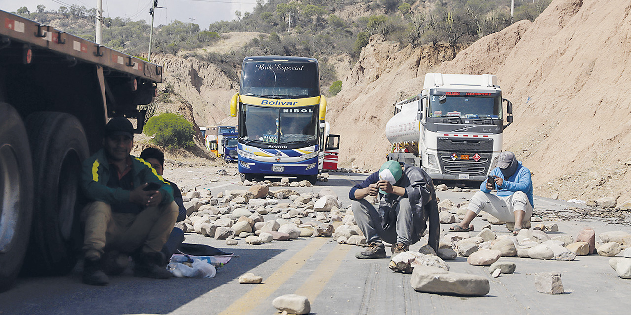 Los bloqueos en el trópico cochabambino generan desabastecimiento.  | Foto: APG