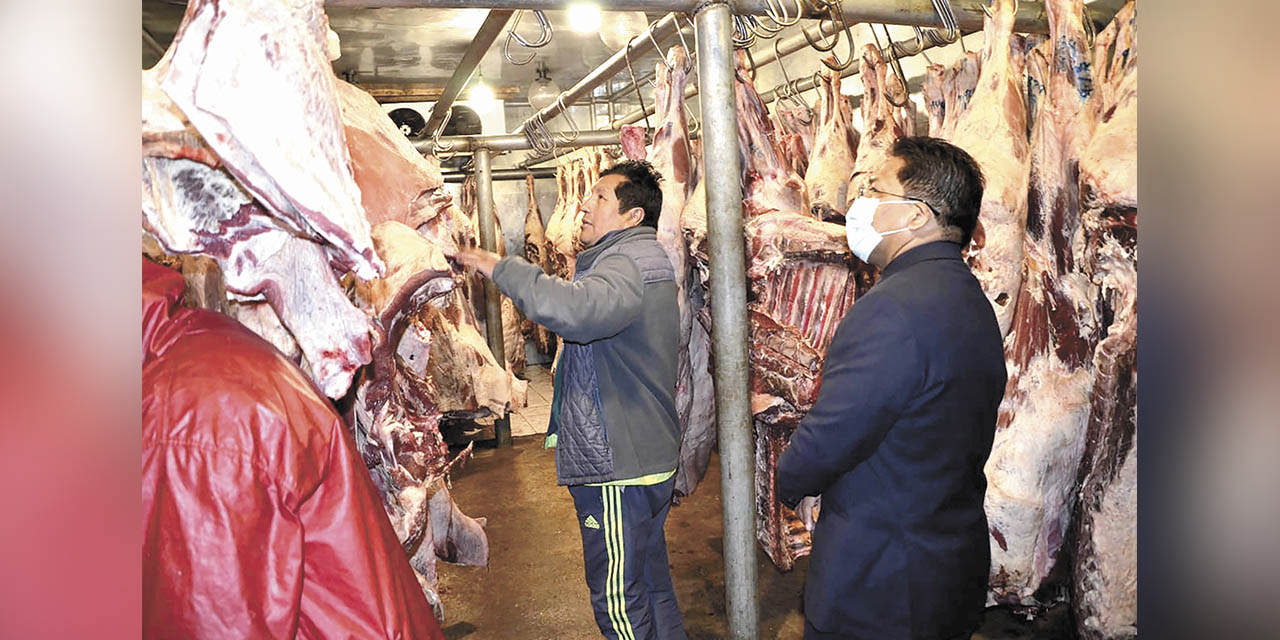 Inspecciones del Comité de Seguridad Alimentaria para frenar el contrabando a la inversa. | Foto: Jorge Mamani