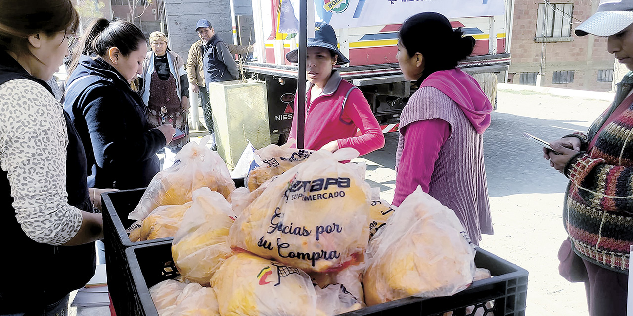 Los puntos de venta de Emapa ofrecen la carne de pollo a precio justo. | Foto: Emapa