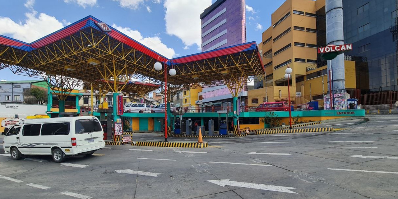 Una estación de venta de gasolina en La Paz.