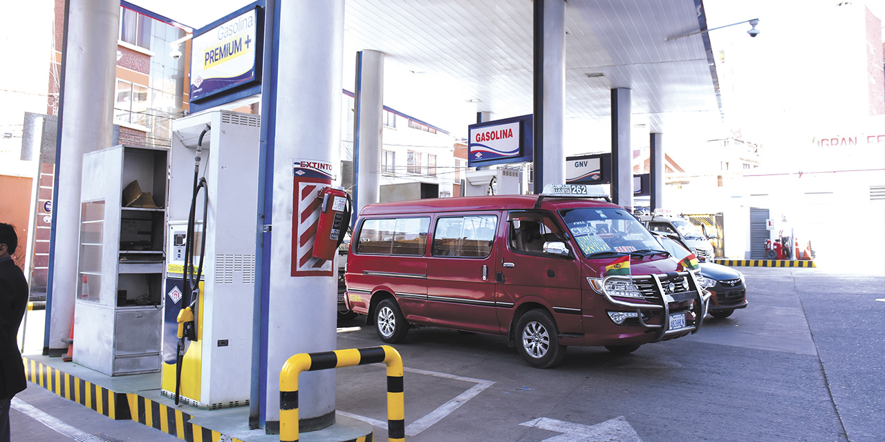 Venta de gasolina Premium Plus en La Paz. | Foto: Archivo.