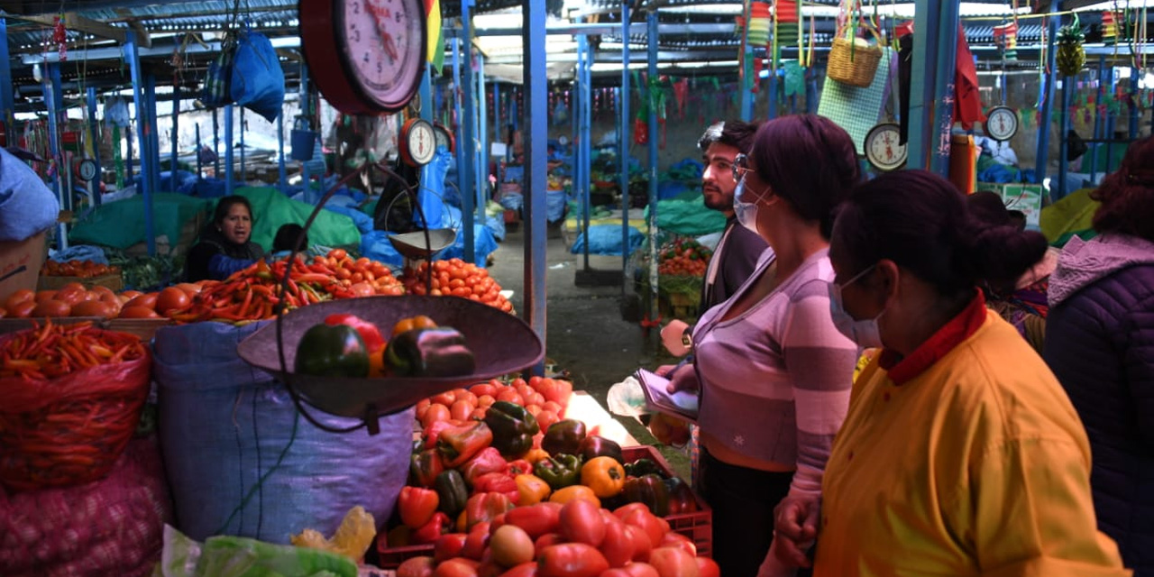 El popular mercado Rodríguez, en la ciudad de La Paz. Foto: Archivo.