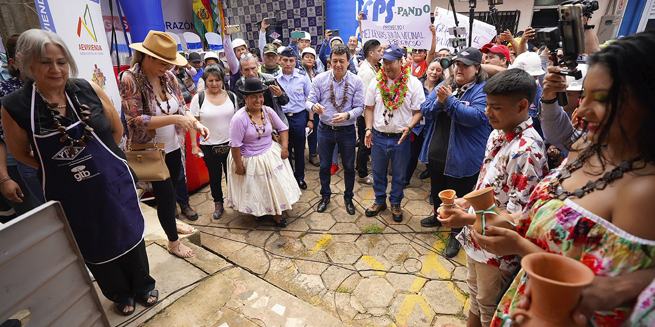 Inauguración de las obras de redes de gas en la ciudad de Cobija, Pando. | Foto: Presidencia