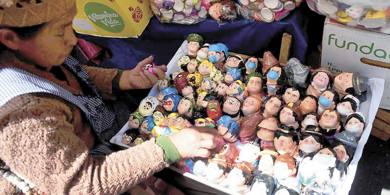 La venta de caritas de yeso es una de las tradiciones más antiguas de esta festividad.  | Foto: Archivo.