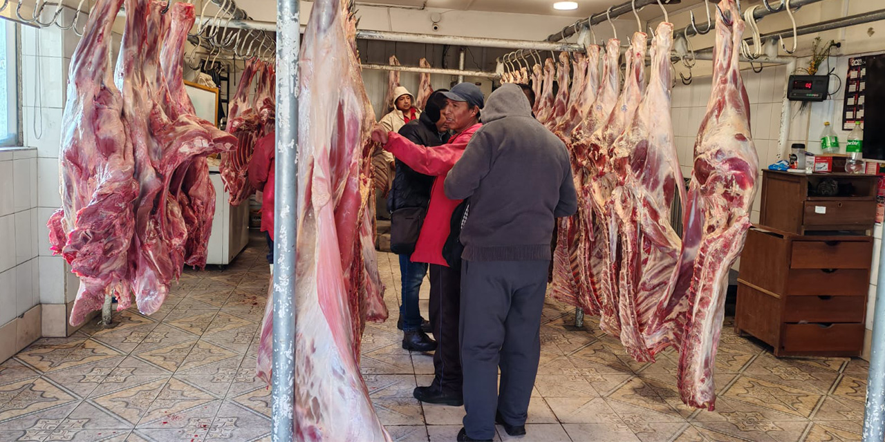 Comité de Seguridad Alimentaria entrega carne de res en La Paz y El Alto para reducir precios 