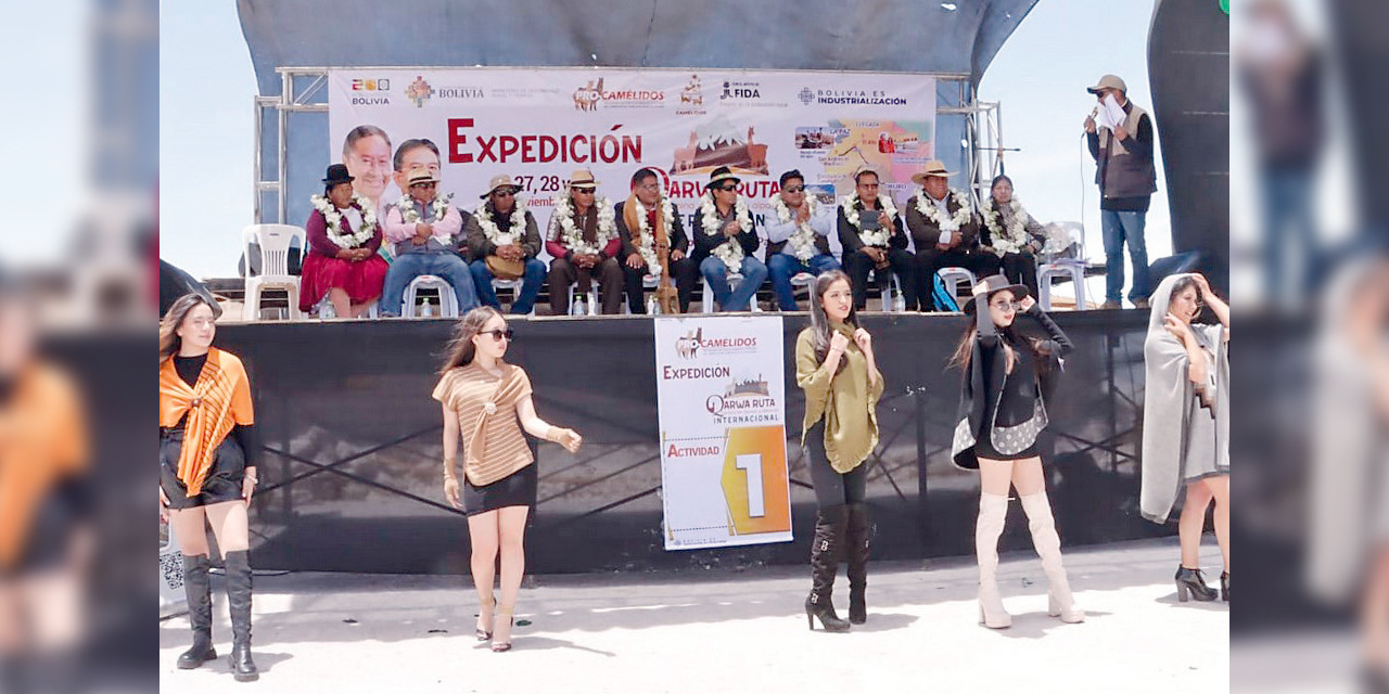 El lanzamiento en el salar de Uyuni. Foto: MDRyT