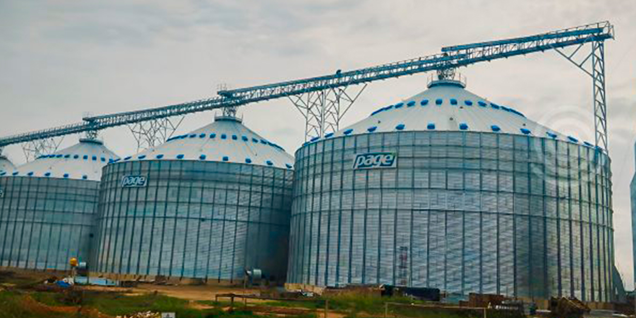 Dos silos principales de la planta. Foto: EBC