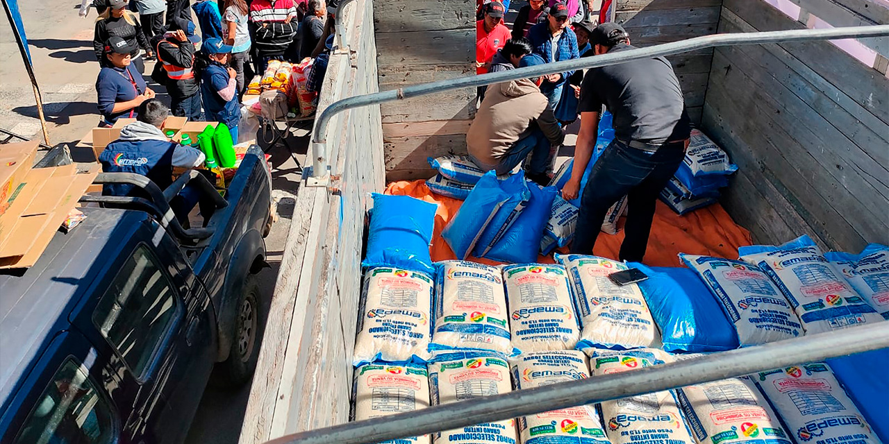 Los camiones de Emapa llegarán hasta los barrios más alejados con este y otros productos básicos. Foto: Emapa