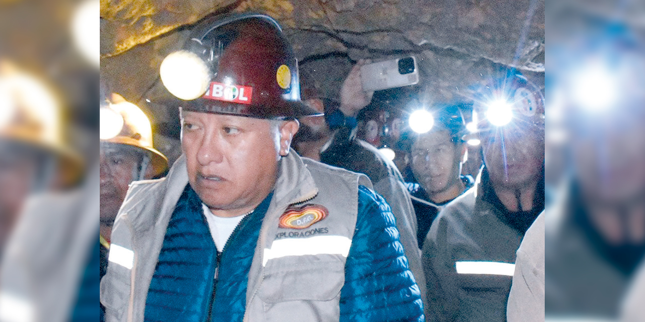 Inspección a una bocamina por parte de autoridades de Epcoro. Foto: Ministerio de minería