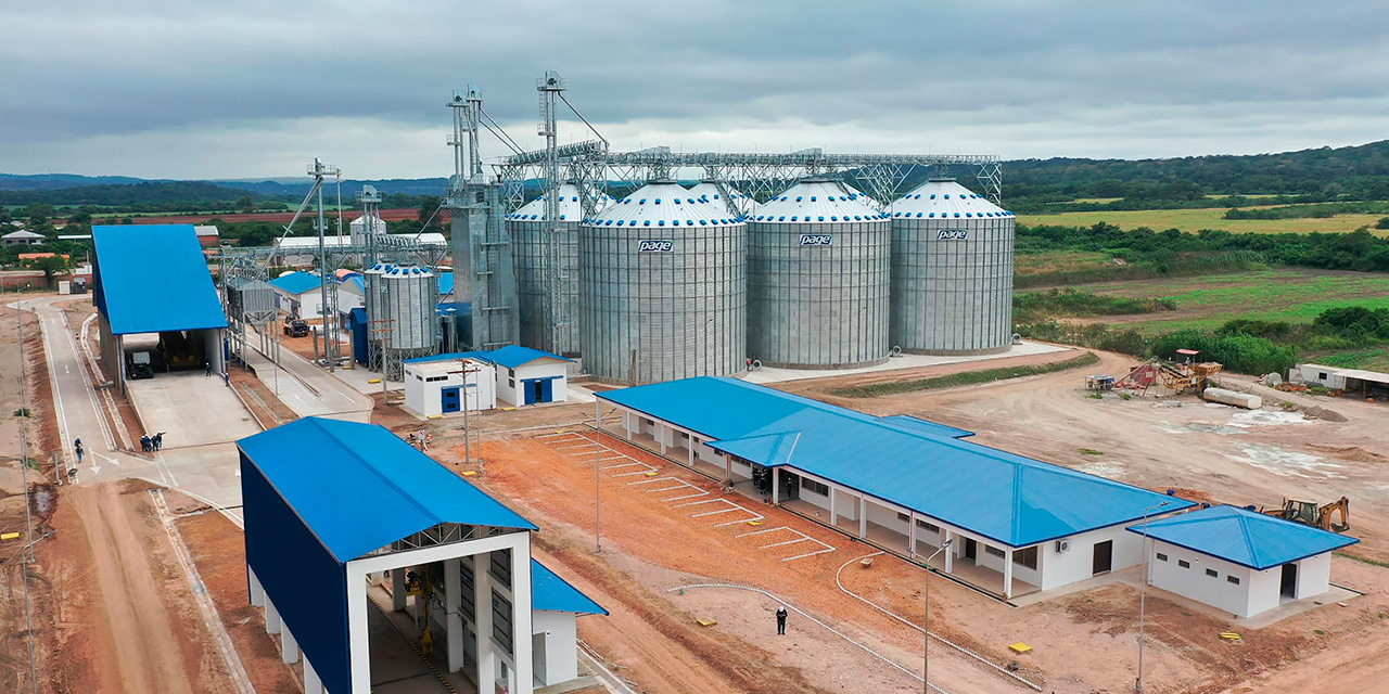 Las plantas industriales que construye el presidente Arce impulsan el potencial productivo de las regiones. Foto: Archivo