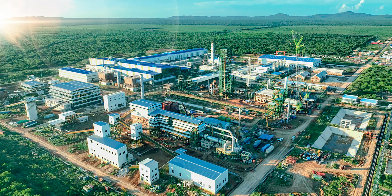 Vista aérea del Complejo Siderúrgico del Mutún, ubicado en Puerto Suárez, Santa Cruz. Foto:  MMM