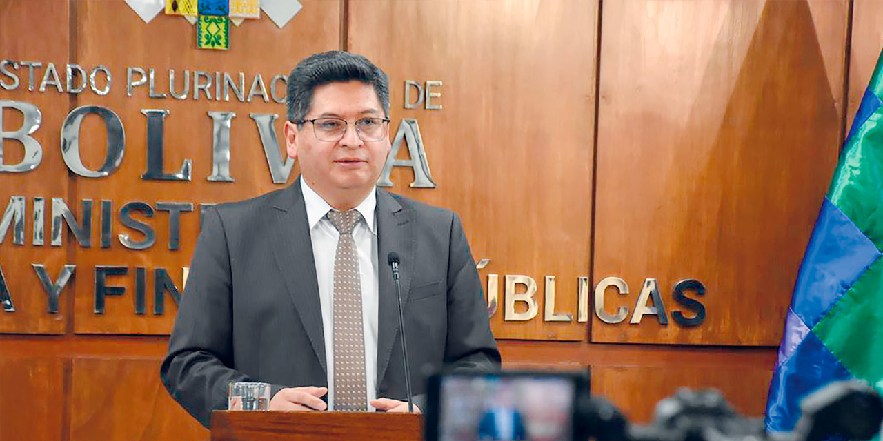 El ministro de Economía y Finanzas Públicas, Marcelo Montenegro, en conferencia de prensa. Foto: Jorge Mamani