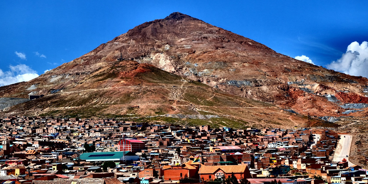 La cuidad de Potosí y el Cerro Rico. Foto: Yandex