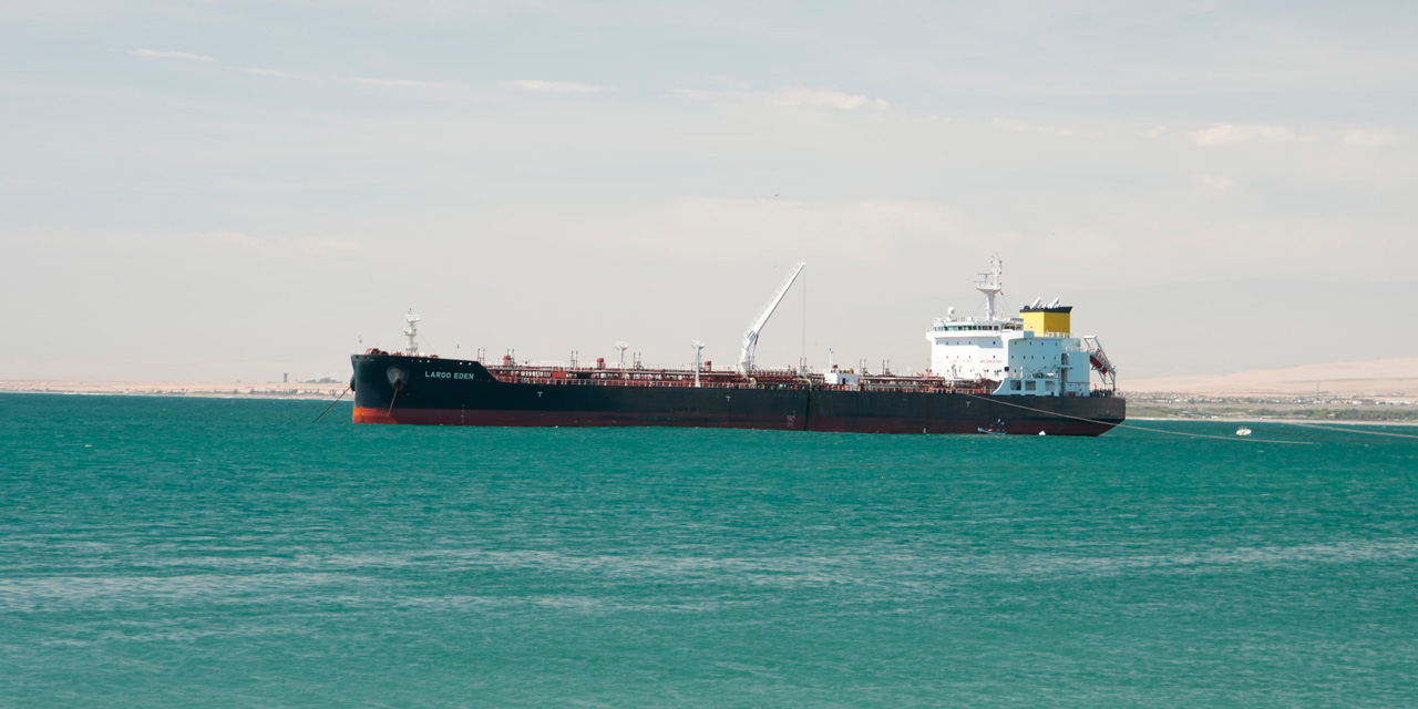 Uno de los buques que transportó combustibles para Bolivia en el puerto de Arica, Chile. Foto: YPFB