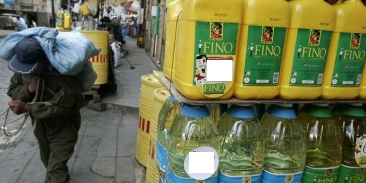 Un puesto de venta de aceite en la ciudad de La Paz.