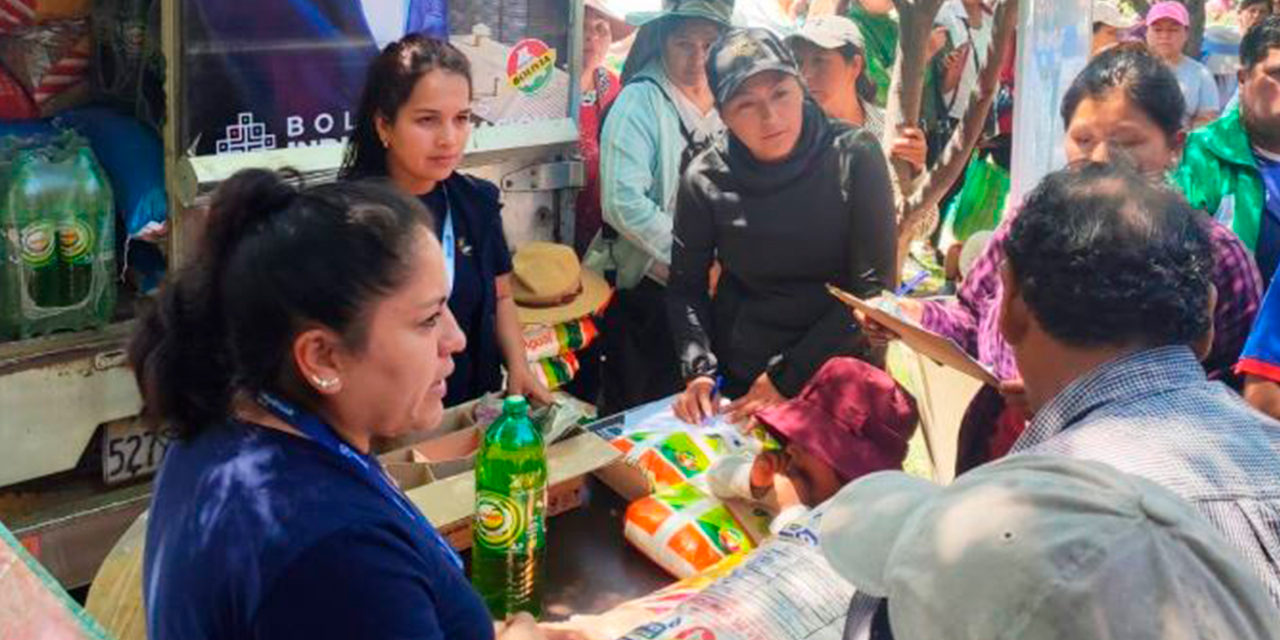 La población tarijeña accede a los alimentos a precio justo. Foto: EMAPA