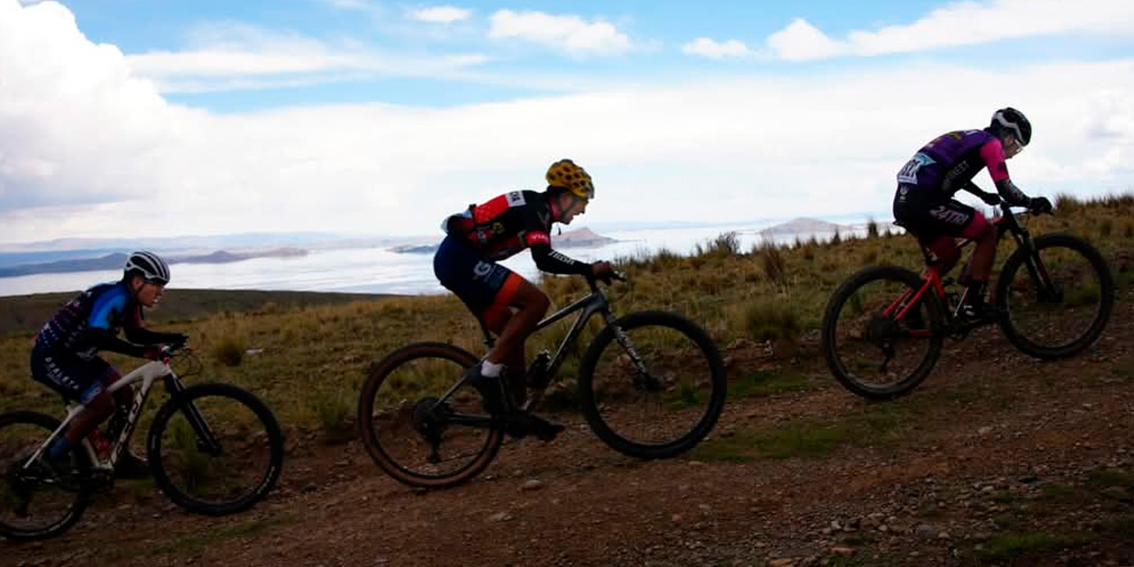 Participaron más de 160 ciclistas, tanto amateurs como de élite, en las categorías damas y varones. Foto: Facebook Lucho Arce