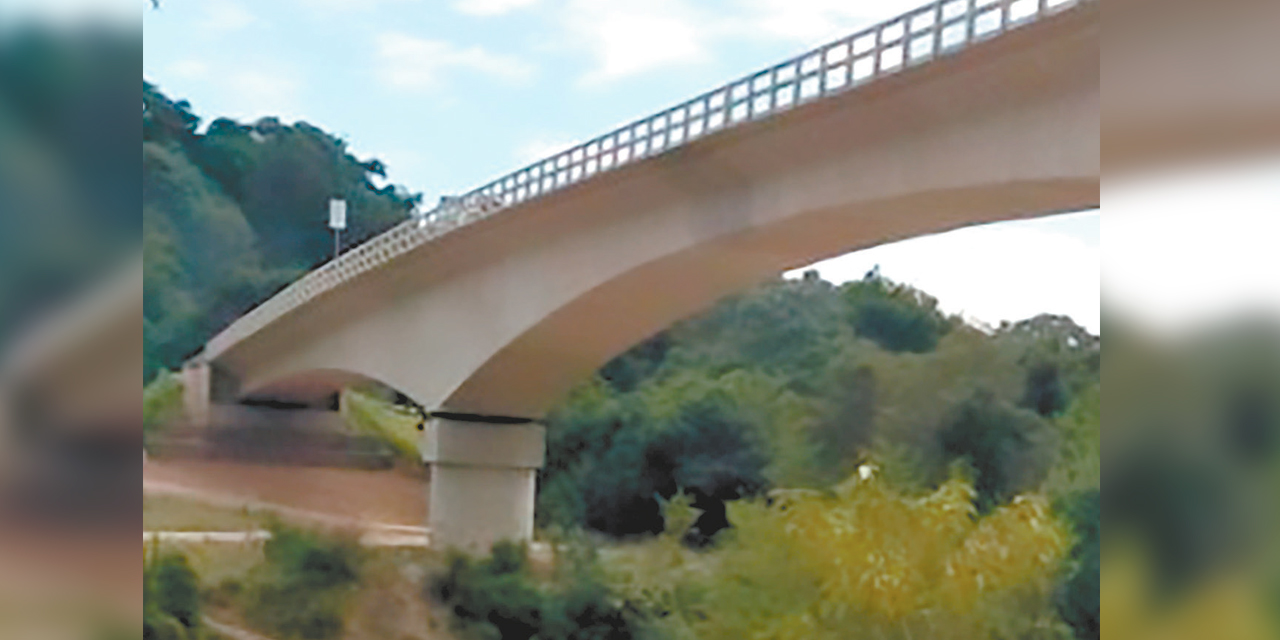 Puente vehicular El Torno-Espejo, en el departamento de Santa Cruz. Foto: Min. de Obras Públicas