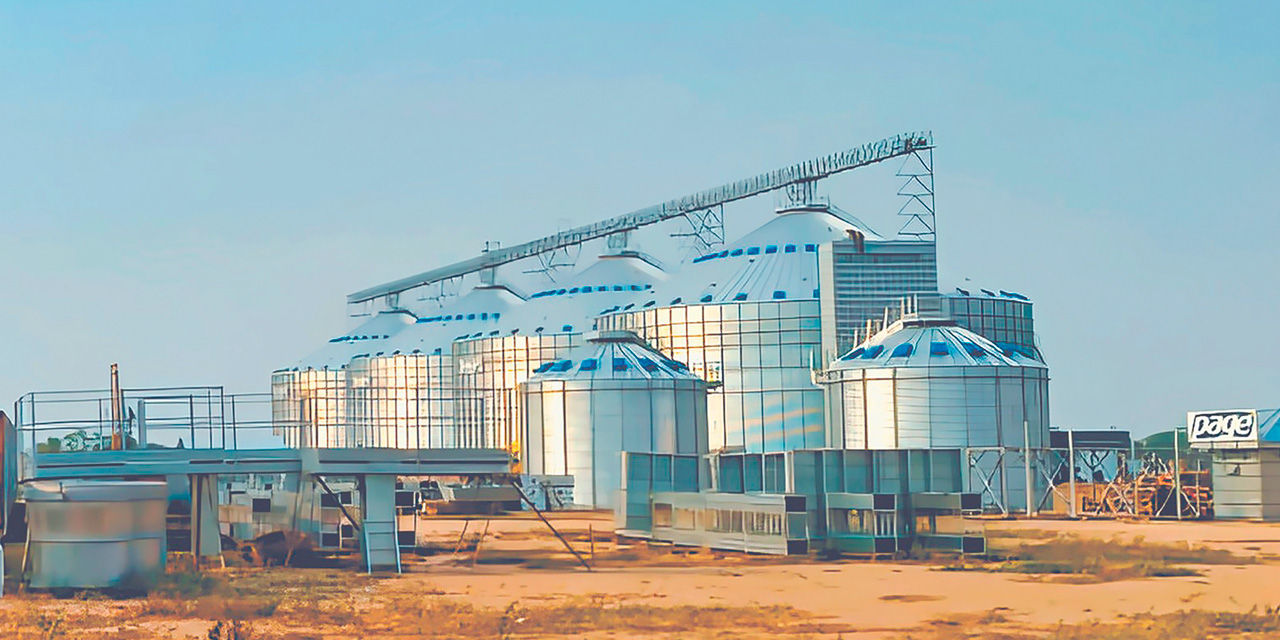 Los silos de la Planta de Almacenamiento de Granos de Emapa, en Pailón, Santa Cruz. Foto: ARCHIVO