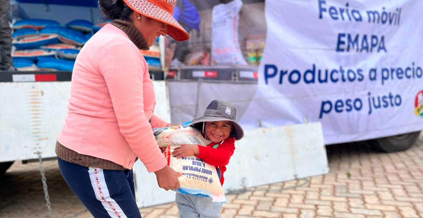 Las familias de Tuni acceden a los productos a precio justo. Foto: EMAPA