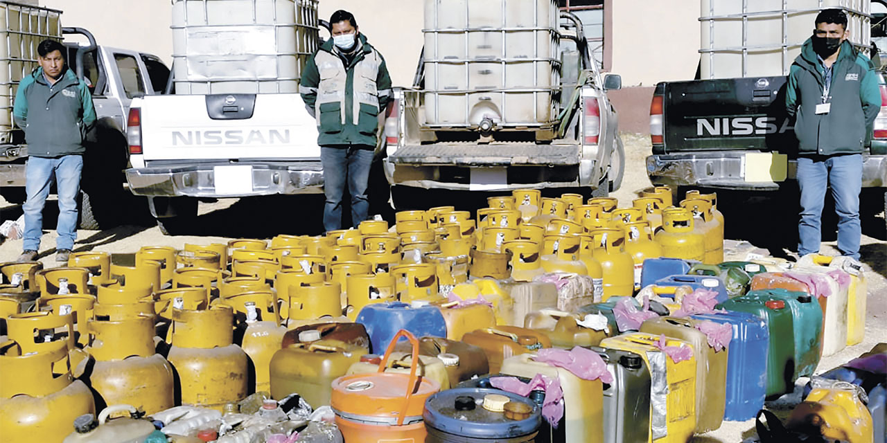 Garrafas de GLP y bidones con combustibles decomisados por las autoridades.