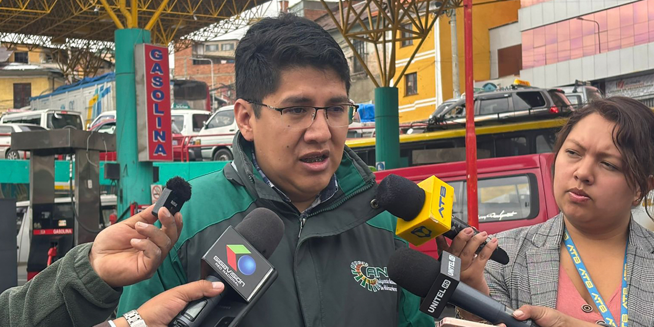 El director de la ANH, Germán Jiménez, en rueda de prensa. Foto: ANH