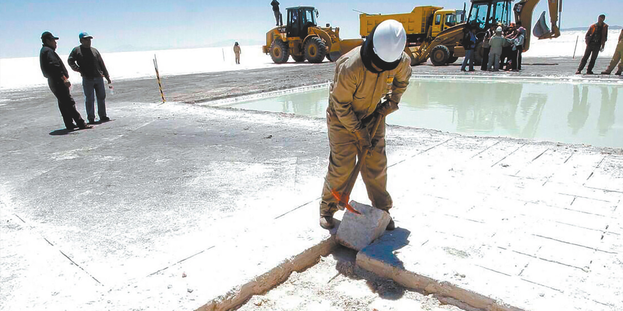 Trabajos para la industria del litio en el salar de Uyuni. Foto: Archivo