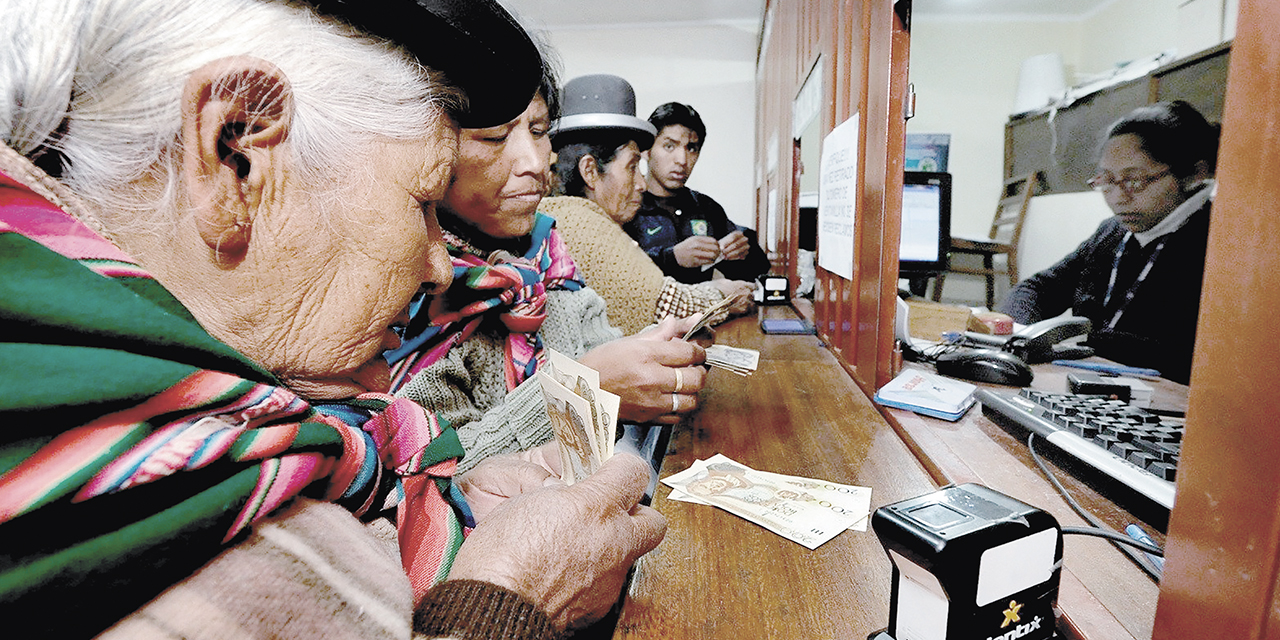 La Renta Dignidad es un beneficio para los bolivianos  mayores de 60 años.