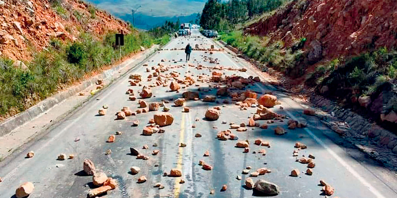 El bloqueo fue una estrategia de la oposición para estrangular la economía del país. Foto: ARCHIVO