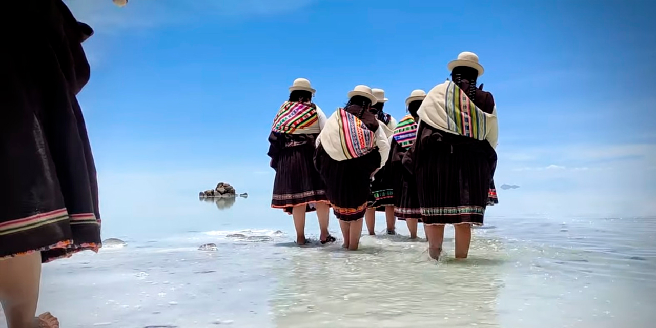 Comunidad de Tahua a orillas del Salar de Uyuni Captura: Ministerio de Desarrollo Productivo y Economía Plural