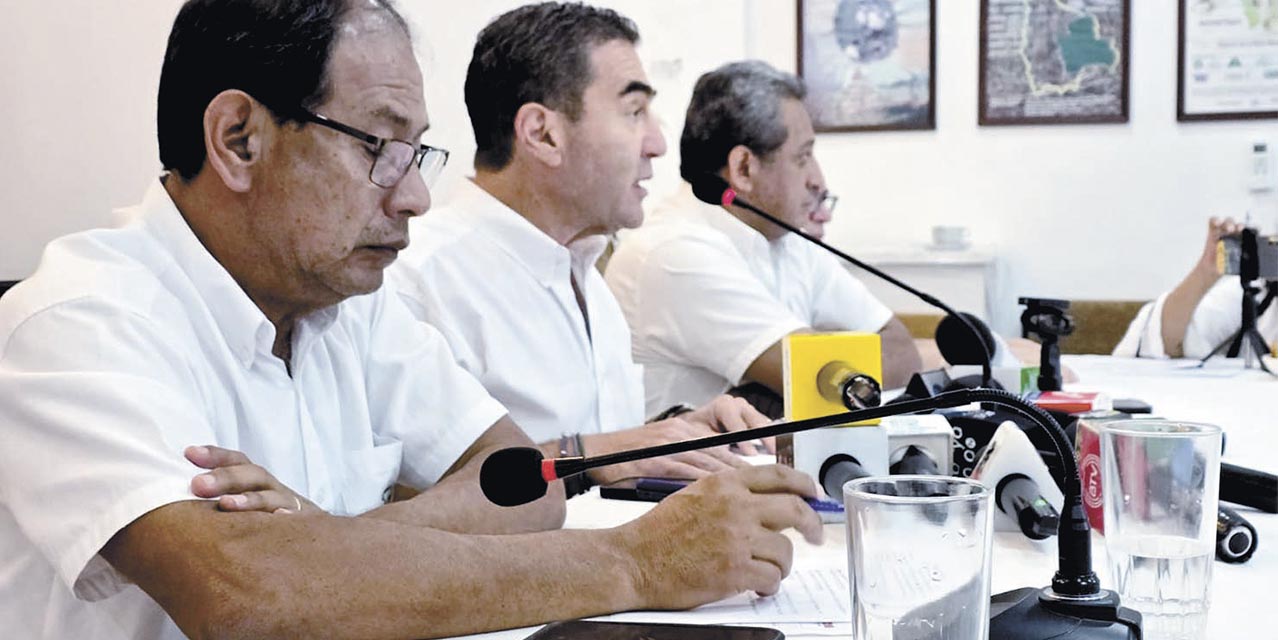 Los representantes de Anapo en conferencia de prensa.