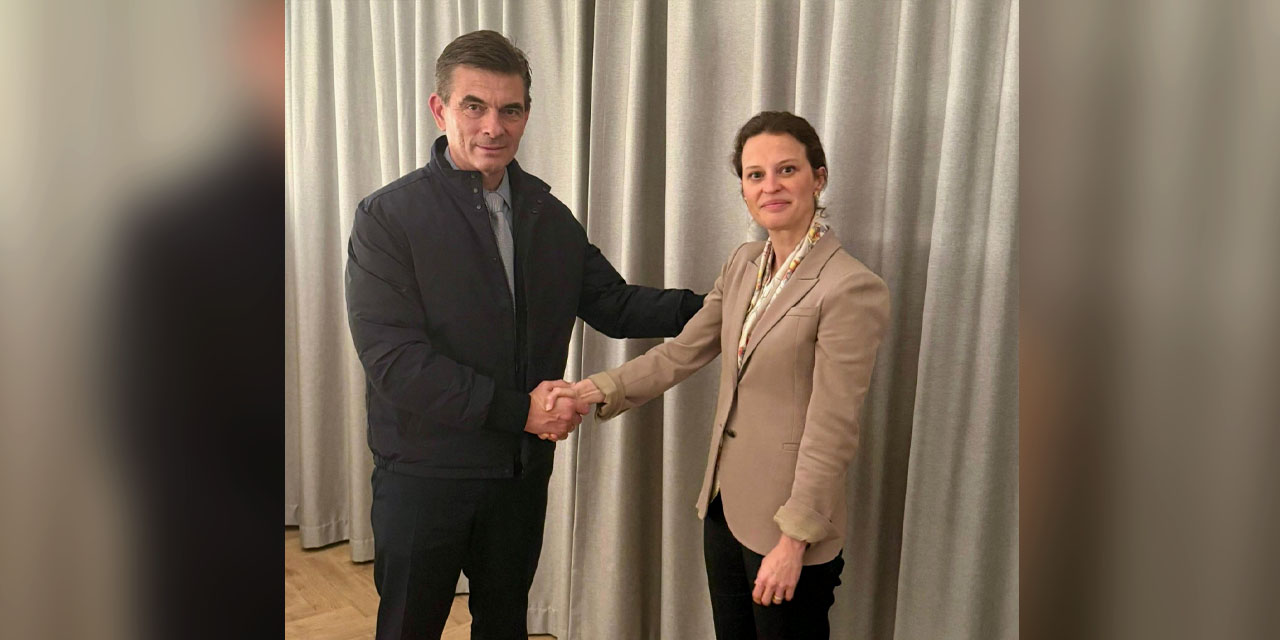 El presidente Rodrigo Paz junto a la vicepresidenta del Banco Mundial, Susana Cordeiro. 