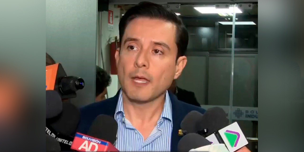 Gobierno garantiza abastecimiento y precio de Bs 0,50 del pan tras reunión con panificadores