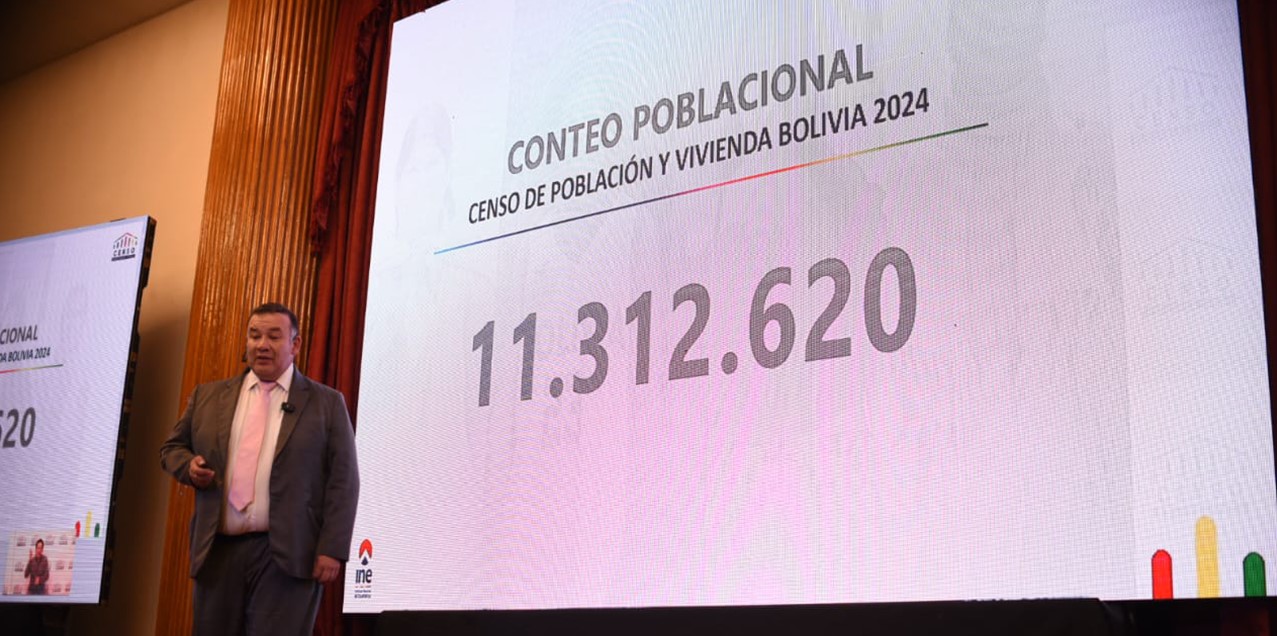 El Director Nacional del INE, Humberto Arandia, en el informe al país de los datos oficiales de población obtenidos en el Censo de 23 de marzo. Foto Gustavo Ticona