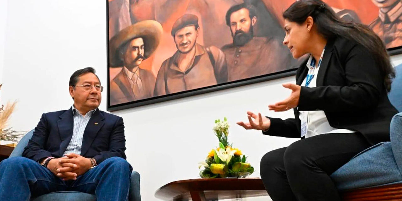 El presidente Luis Arce en entrevista con la periodista Susana Bejarano para Diario Red. Foto: Reynaldo Zaconeta