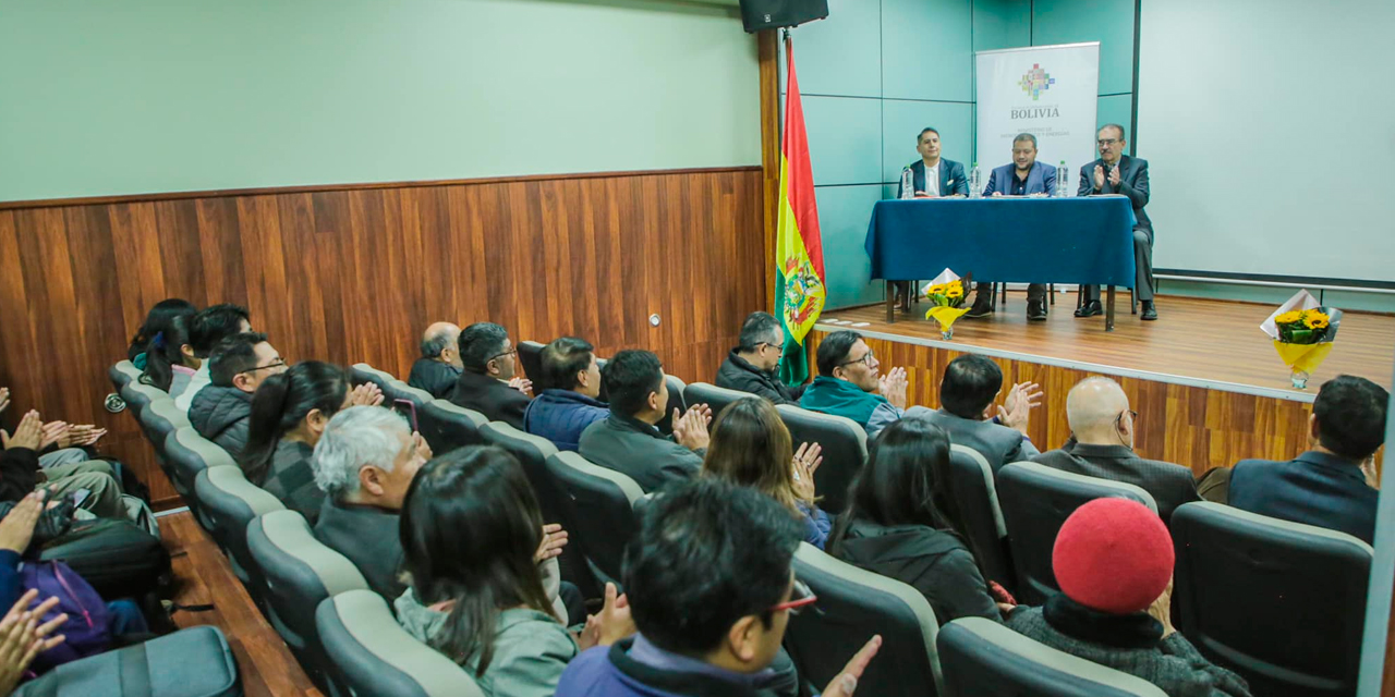 El “Seminario Combustible Nuclear”. Foto: MHyE