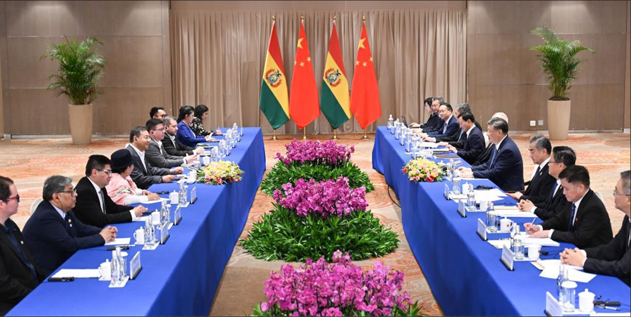 El presidente chino, Xi Jinping, en reunión con el presidente  Luis Arce al margen de la Cumbre del G20, en Río de Janeiro, Brasil, el 19 de noviembre de 2024. Foto Xinhua 