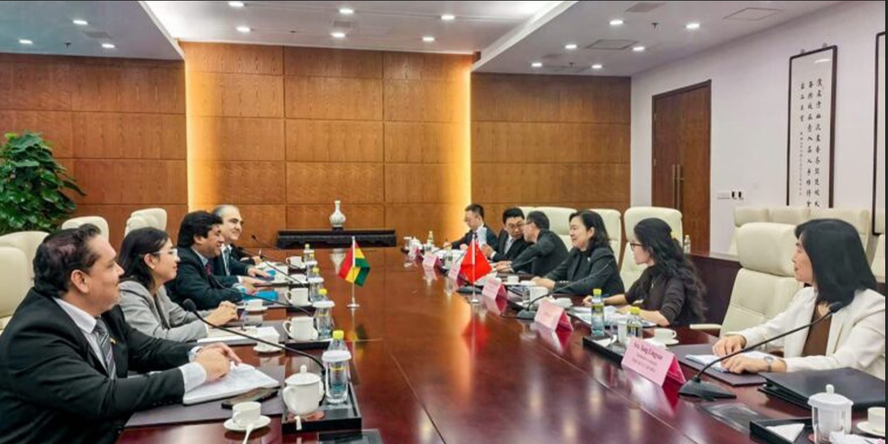 Delegaciones de Bolivia y China durante la X Reunión del Mecanismo de Consultas Políticas. Foto MRE