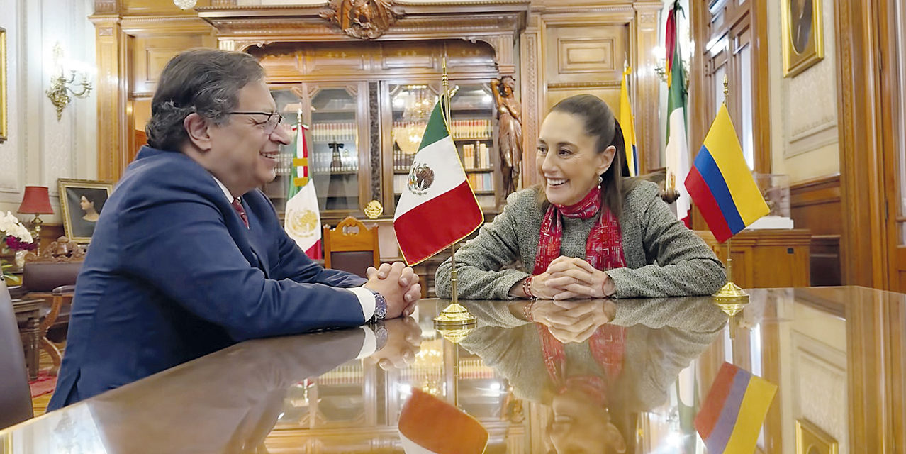 Petro y Sheinbaum en el Palacio Nacional de México.