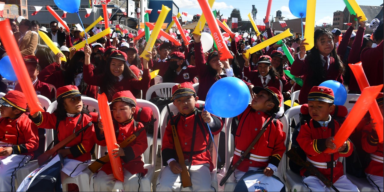 Niños de la Unidad Educativa “Santiago I” de la ciudad de El Alto. Foto Min. Educación