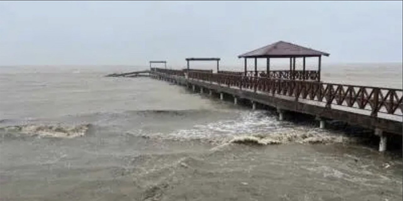 La isla sufre eventos meteorológicos desde hace varios días. Foto Prensa Latina